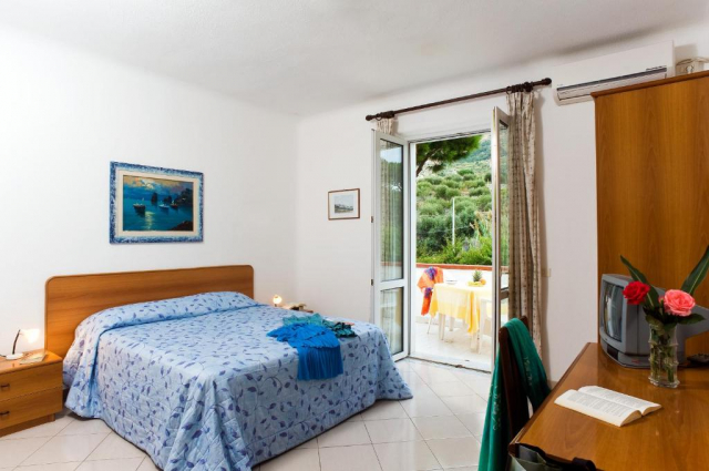 LAST MINUTE - ITALIA - INSULA ISCHIA CU PLECARE DIN CLUJ-NAPOCA (VD)