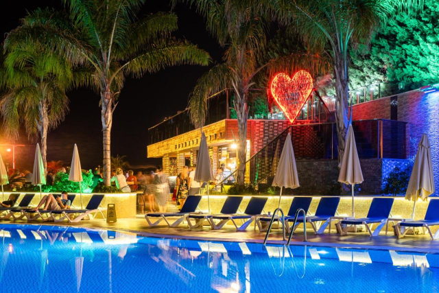 Sejur in Antalya: 625 euro cazare 7 nopti cu Ultra All  inclusive+ transport avion+ toate taxele