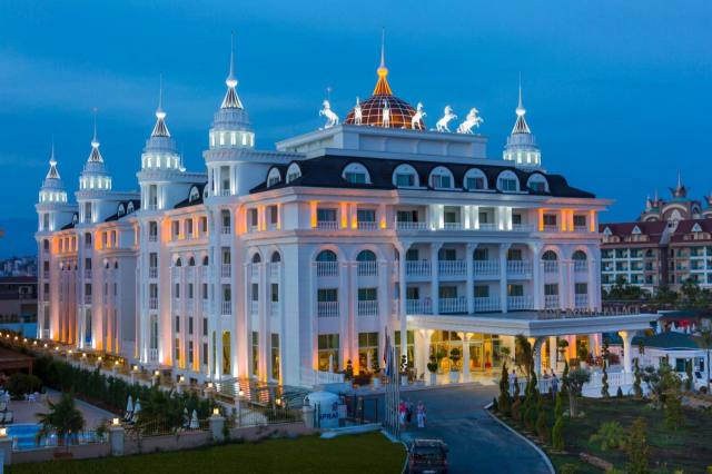 Sejur in Antalya: 750 euro cazare 7 nopti cu Ultra All  inclusive+ transport avion+ toate taxele