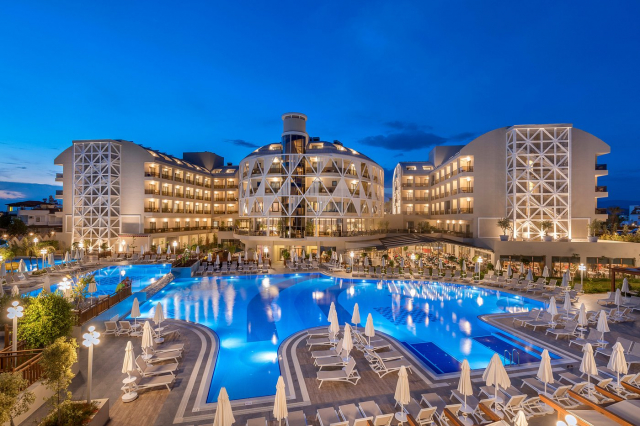 Sejur in Antalya: 725 euro cazare 7 nopti cu Ultra All  inclusive+ transport avion+ toate taxele