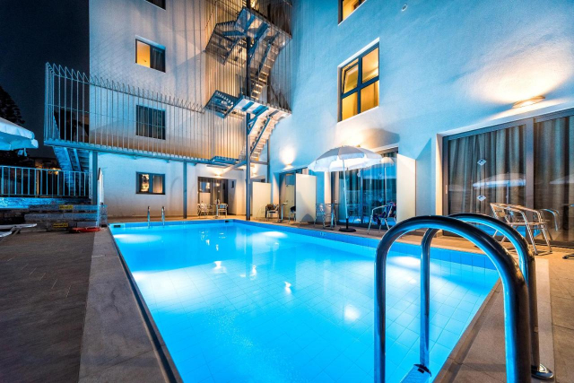 ULTIMELE LOCURI CRETA HERAKLION, AVION DIN BUCURESTI, LA HOTEL POLLIS 4*, LA TARIFUL DE 785 EURO/PERS, DEMIPENSIUNE!