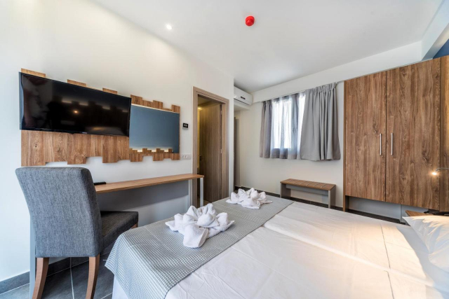 ULTIMELE LOCURI CRETA HERAKLION, AVION DIN BUCURESTI, LA HOTEL POLLIS 4*, LA TARIFUL DE 785 EURO/PERS, DEMIPENSIUNE!