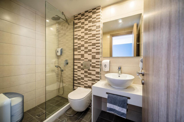 ULTIMELE LOCURI CRETA HERAKLION, AVION DIN BUCURESTI, LA HOTEL POLLIS 4*, LA TARIFUL DE 785 EURO/PERS, DEMIPENSIUNE!