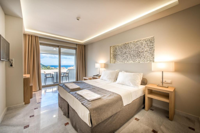  ZAKYNTHOS, AVION DIN CLUJ-NAPOCA, LA HOTEL AZURE RESORT&amp;SPA 5*, LA TARIFUL DE 690 EURO/PERSOANA, ALL INCLUSIVE!