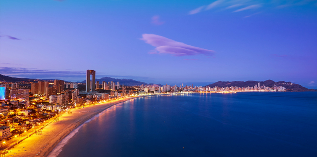 Vacanta de vara la plaja in Benidorm la doar 896 euro,avion din Bucuresti !!! Gran Hotel Bali 4* pens completa