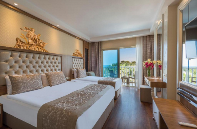 ULTIMELE LOCURI ANTALYA, AVION DIN SIBIU, LA HOTEL OZ  HOTELS SUI 5*, LA TARIFUL DE 732 EURO/PERSOANA, UAI!