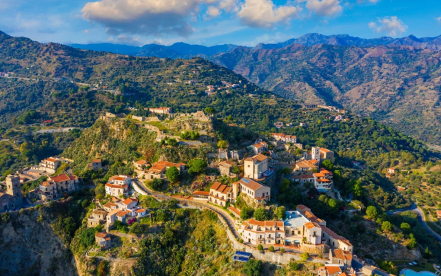 Senior Voyage Aventura Siciliana 670 euro/persoana - plecare din Bucuresti 10.09 - Hotel Capo Peloro, 8 zile