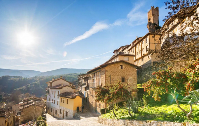 Senior Voyage Tara Bascilor si nordul Spaniei 690 euro/persoana plecare din Bucuresti 12.09 - Hotel Mar Comillas