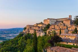 ULTIMELE LOCURI UMBRIA, SENIOR VOYAGE, AVION DIN BUCURESTI, LA HOTEL DE 4*, LA TARIFUL DE 670 EURO/PERS, DEMIPENSIUNE!