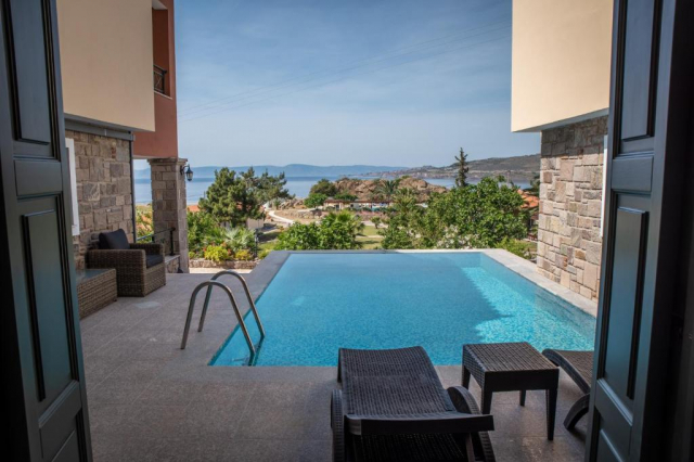Last Minute Grecia / Insula Lesbos - plecare in 29.07 - Alma Hotel Petra 4*