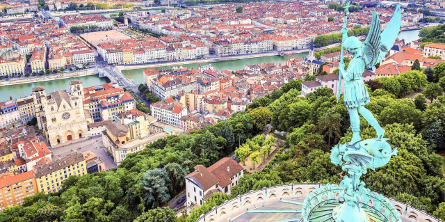 CITY BREAK LYON  - 3 NOPTI CU ZBOR DIN CLUJ NAPOCA ✈