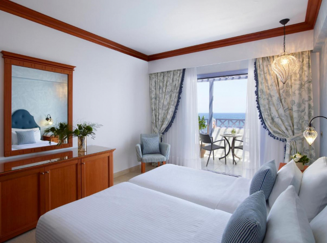 Sejur in Creta: 700 euro cazare 7 nopti cu All  inclusive+ transport avion+ toate taxele