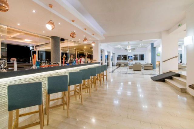 Sejur in Creta: 650 euro cazare 7 nopti cu All  inclusive+ transport avion+ toate taxele