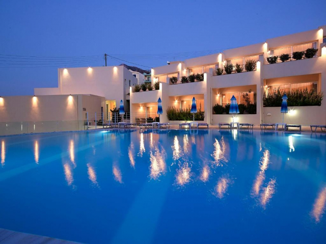 Sejur in Creta: 550 euro cazare 7 nopti cu All inclusive+ transport avion+ toate taxele