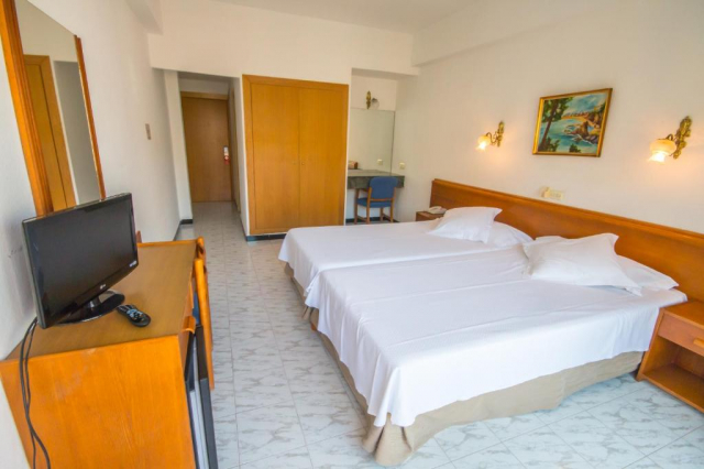 ULTRA LAST MINUTE PALMA DE MALLORCA 3*** DEMIPENSIUNE AMIC GALA ZBOR DIRECT DIN OTOPENI/ CLUJ NAPOCA CU TAXE INCLUSE