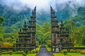 BALI, INTRE TEMPLE SACRE SI LINISTE INTERIOARA, AVION DIN BUCURESTI, LA HOTEL DE 4*, LA TARIFUL DE 2580 EURO/PERSOANA!