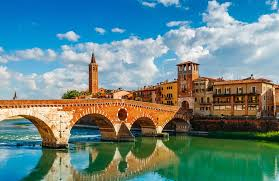 MILANO, ALPII SI LACURILE VEDETELOR DE CINEMA, SENIOR VOYAGE, AVION DIN BUCURESTI, LA HOTEL DE 4*, TARIF DE 690 EURO/PERS, HB!