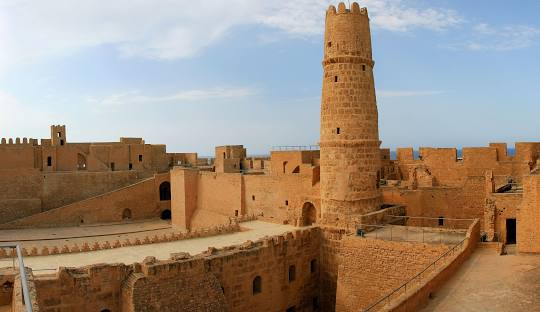 ULTIMELE LOCURI TUNISIA SENIOR VOYAGE, AVION DIN BUCURESTI, LA HOTEL DE 4*, LA TARIFUL DE 560 EURO/PERS, PENSIUNE COMPLETA!
