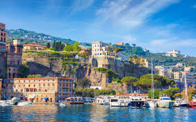 BELISSIMA COASTA AMALFITANA, SENIOR VOYAGE, AVION DIN BUCURESTI, LA HOTEL DE 4*, LA TARIFUL DE 600 EURO/PERS, DEMIPENSIUNE!