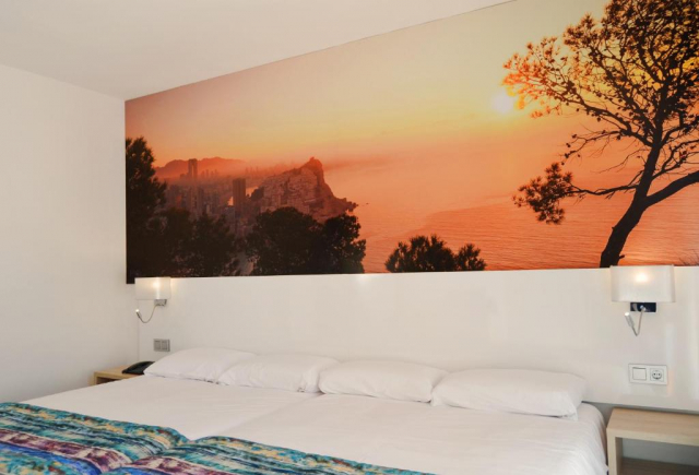 ULTIMELE LOCURI BENIDORM, AVION DIN CLUJ-NAPOCA, LA HOTEL TROPIC RESORT 3*, LA TARIFUL DE 709 EURO/PERS, PENSIUNE COMPLETA!