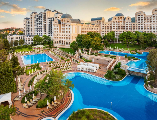 Sejur cu Ultra All inclusive la Dreams Sunny Beach 5*: 1 copil pana la 13 ani gratuit 