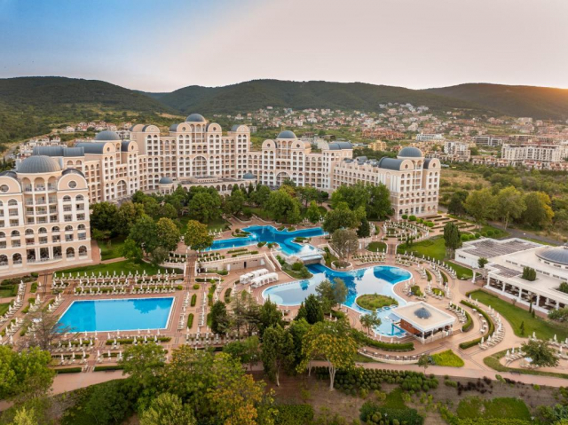 Sejur cu Ultra All inclusive la Dreams Sunny Beach 5*: 1 copil pana la 13 ani gratuit 