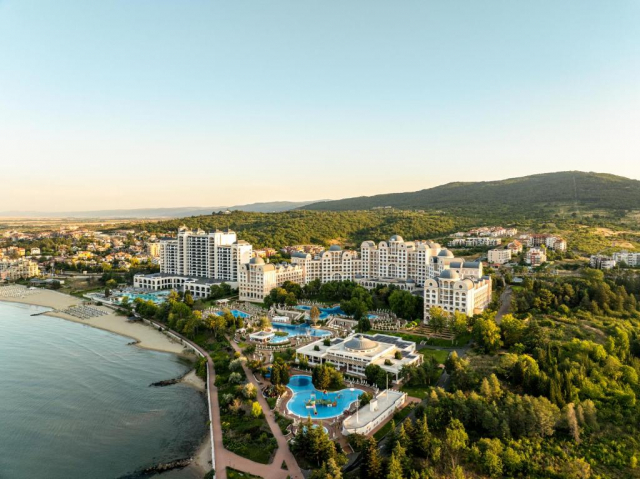 Sejur cu Ultra All inclusive la Dreams Sunny Beach 5*: 1 copil pana la 13 ani gratuit 