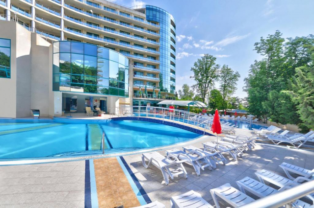 Sejur cu All inclusive la Marina Grand Beach 4^: 1 copil pana la 13 ani gratuit 