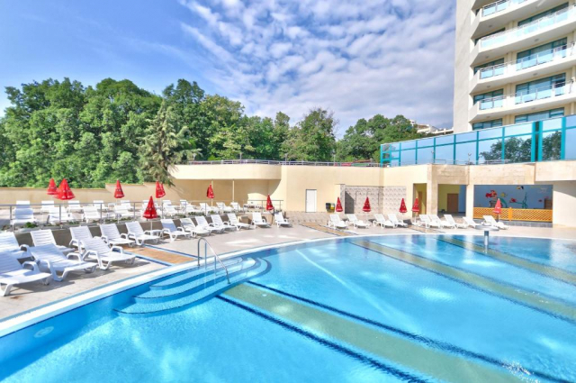 Sejur cu All inclusive la Marina Grand Beach 4^: 1 copil pana la 13 ani gratuit 