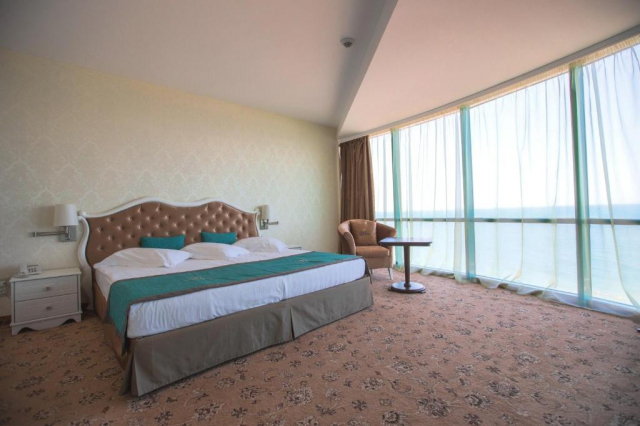 Sejur cu All inclusive la Marina Grand Beach 4^: 1 copil pana la 13 ani gratuit 