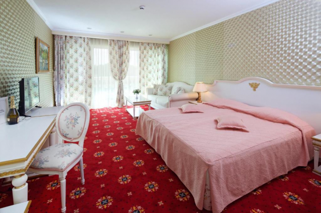 Sejur cu Ultra All inclusive in Sunny Beach la Planeta Hotel&amp;Aqua Park 4*: 1 copil pana la 12 ani gratuit 