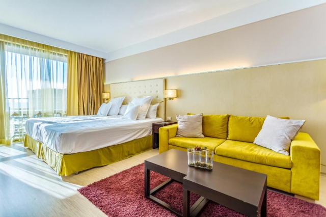 Sejur cu All inclusive la Barcelo Royal Beach 5*: 1 copil pana la 12 ani gratuit 