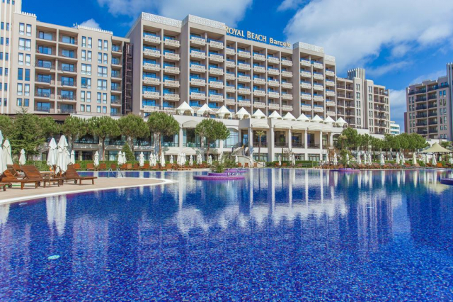 Sejur cu All inclusive la Barcelo Royal Beach 5*: 1 copil pana la 12 ani gratuit 