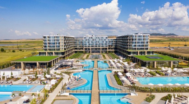 Sejur cu Ultra All inclusive la hotel Wave Resort 5*; 1 copil pana la 13 ani gratuit 