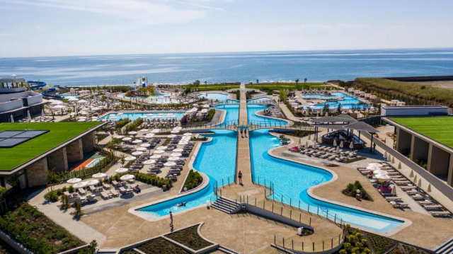 Sejur cu Ultra All inclusive la hotel Wave Resort 5*; 1 copil pana la 13 ani gratuit 