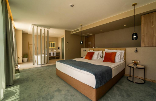 Sejur cu Ultra All inclusive la hotel Wave Resort 5*; 1 copil pana la 13 ani gratuit 