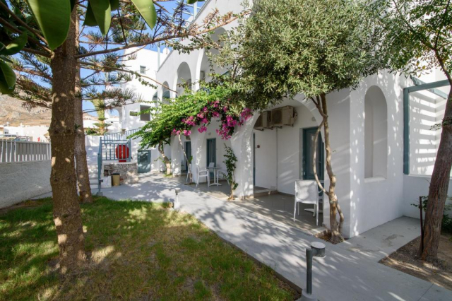 Sejur in Santorini: 415 euro cazare 7 nopti cu mic dejun+ transport avion+ toate taxele