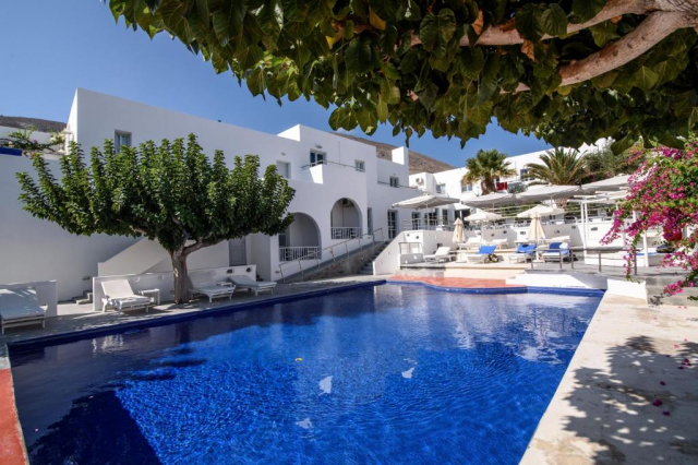 Sejur in Santorini: 550 euro cazare 7 nopti cu mic dejun+ transport avion+ toate taxele