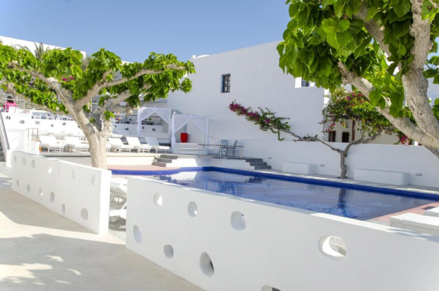 Sejur in Santorini: 550 euro cazare 7 nopti cu mic dejun+ transport avion+ toate taxele