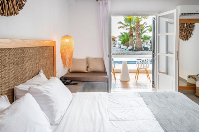 Sejur in Santorini: 625 euro cazare 7 nopti cu mic dejun+ transport avion+ toate taxele
