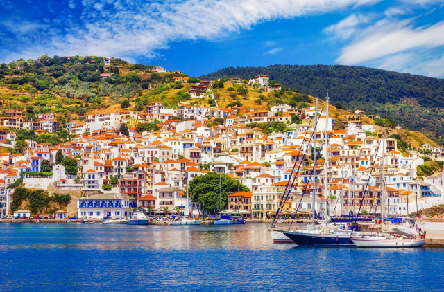 Insula SKOPELOS - 7 nopti cazare 3* cu mic dejun + bilet avion Bucuresti + taxe aeroport + transferuri = 717 euro/pers