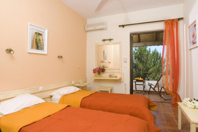 ULTIMELE LOCURI CORFU, AVION DIN BUCURESTI, LA HOTEL NAUTILUS 3*, LA TARIFUL DE 549 EURO/PERS, DEMIPENSIUNE!