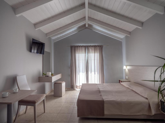ULTIMELE LOCURI ZAKYNTHOS, AVION DIN CLUJ-NAPOCA, LA HOTEL ZANTE ATLANTIS 3*, LA TARIFUL 569 EURO/PERSOANA, MIC DEJUN!