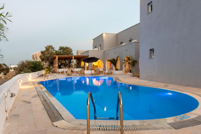 Sejur in Santorini: 525 euro cazare 7 nopti cu mic dejun+ transport avion+ toate taxele