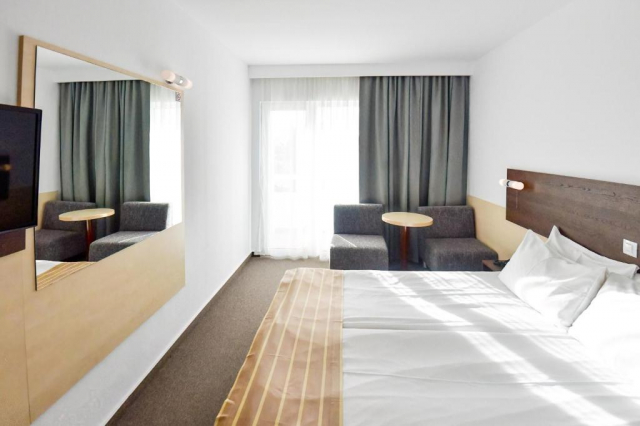 ULTRA LAST MINUTE LITORAL, MAMAIA, HOTEL ZENITH 4*, 5 NOPTI CAZARE CU MIC DEJUN.