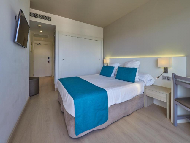 ULTIMELE LOCURI MALLORCA, AVION DIN BUCURESTI, LA HOTEL BQ DELFIN AZUL  4*, LA TARIFUL DE 980 EURO/PERSOANA, DEMIPENSIUNE!