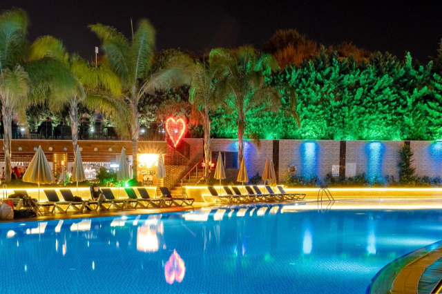Sejur in Antalya: 590 euro cazare 7 nopti cu Ultra All inclusive+ transport avion+ toate taxele 