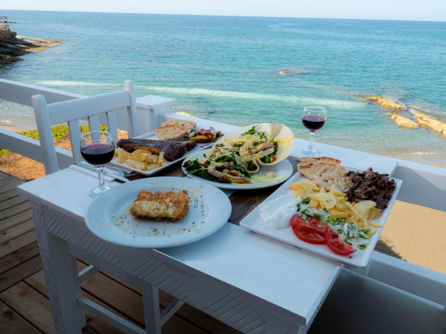 Sejur in Creta: 560 euro cazare 7 nopti cu All inclusive+ transport avion+ toate taxele