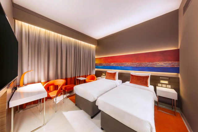 ULTRA LAST MINUTE REVELION  EMIRATE 3*** CITY MAX  ZBOR CHARTER DIN OTOPENI CU TAXE INCLUSE