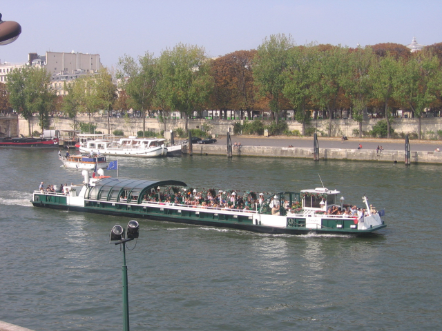 04.10 Zbor Bucuresti Circuit VACANTA CHIC LA PARIS, 449 euro/pers 5 nopti mic dejun, taxe aeroport si transfer incluse